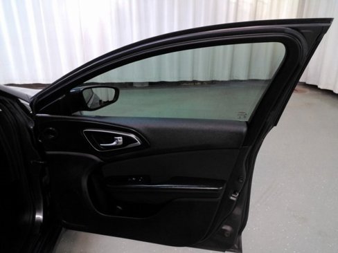 Used 2015 Chrysler 200 Limited w/ Convenience Group image 24
