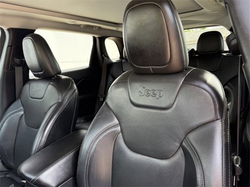 Used 2019 Jeep Cherokee Limited image 14