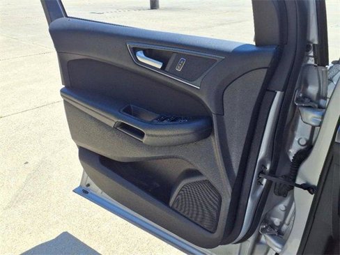 Used 2019 Ford Edge SE image 19