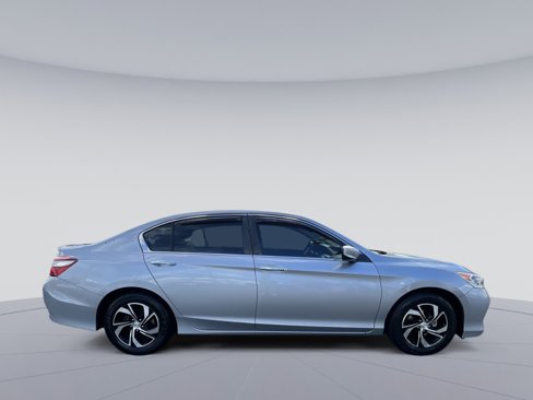 Used 2016 Honda Accord LX image 10