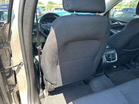 Used 2023 Chevrolet Malibu LT image 32