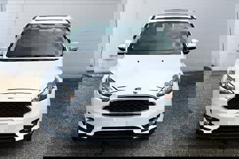 Used 2015 Ford Focus SE w/ Equipment Group 201A image 3