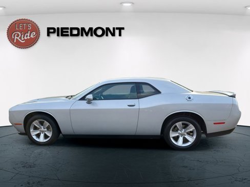 Used 2023 Dodge Challenger SXT image 8