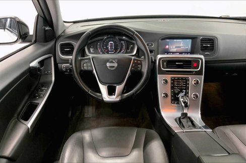 Used 2018 Volvo V60 T5 Cross Country image 13