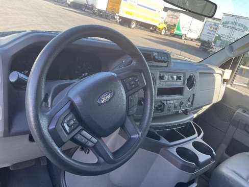 Used 2022 Ford E-350 and Econoline 350 Super Duty image 17