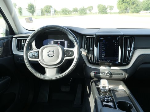 Used 2022 Volvo XC60 B6 Inscription image 18
