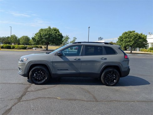 Used 2023 Jeep Cherokee Altitude Lux image 6