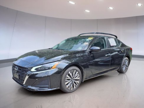 Used 2024 Nissan Altima 2.5 SV w/ SV Premium Package image 2