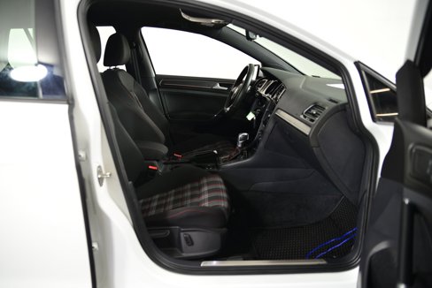 Used 2019 Volkswagen Golf S image 19
