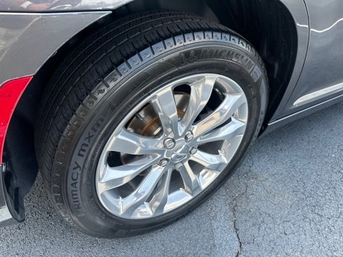 Used 2018 Chrysler 300 Touring L image 13