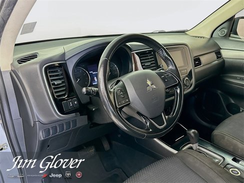 Used 2017 Mitsubishi Outlander SE image 23