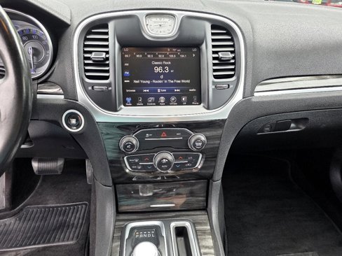 Used 2016 Chrysler 300 Limited image 30