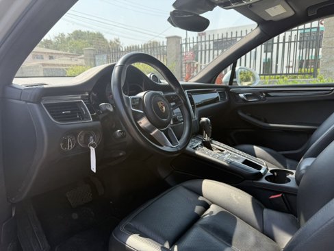 Used 2018 Porsche Macan S image 9