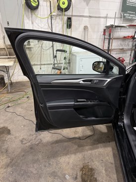 Used 2017 Ford Fusion SE w/ Fusion SE Technology Package image 23