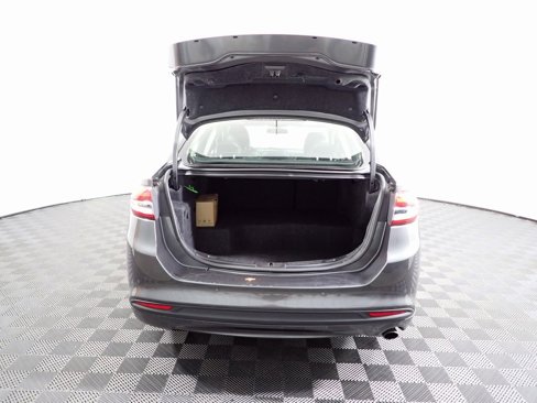 Used 2018 Ford Fusion SE w/ Equipment Group 601A image 17