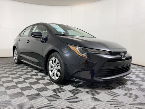 Used 2023 Toyota Corolla LE image 6