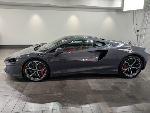 New 2025 McLaren Artura image 3