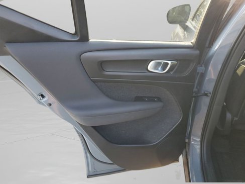 Used 2022 Volvo XC40 P8 Recharge Plus image 40