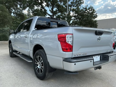 Used 2019 Nissan Titan SV w/ SV Convenience Package image 5