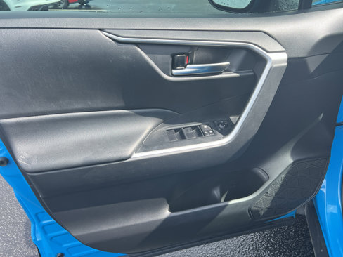 Used 2021 Toyota RAV4 XLE image 9