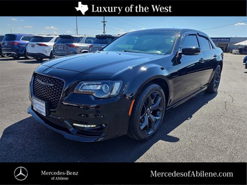 Used 2022 Chrysler 300 Touring L image 1