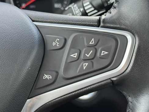 Used 2022 Chevrolet Equinox LT w/ Driver Convenience Package image 17