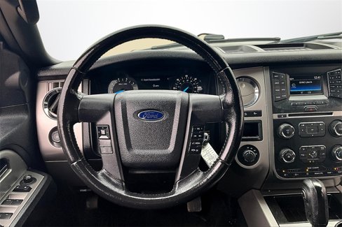 Used 2017 Ford Expedition XLT image 8