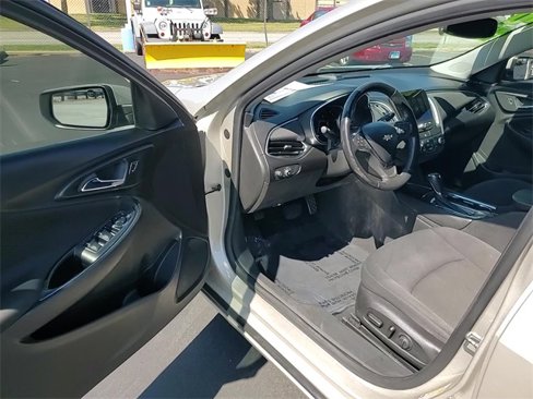 Used 2016 Chevrolet Malibu LT image 13