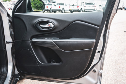 Used 2016 Jeep Cherokee Limited image 20