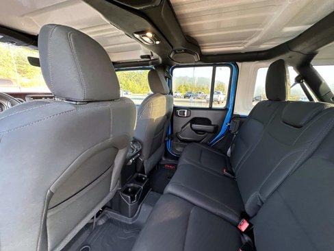 Used 2022 Jeep Wrangler Unlimited Sport image 17