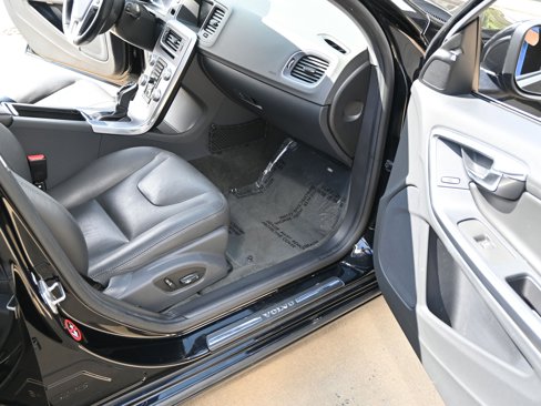 Used 2017 Volvo V60 T5 Premier w/ Convenience Package image 25