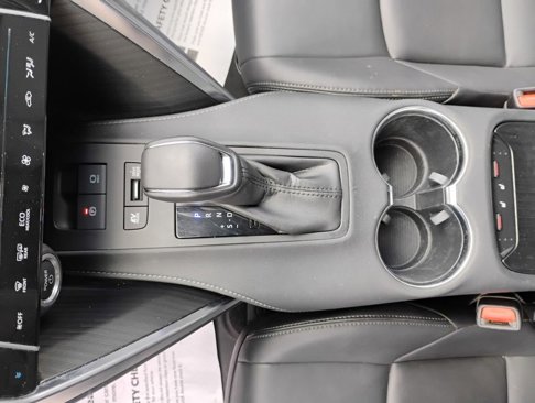 Used 2023 Toyota Venza XLE image 24