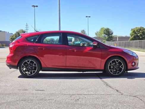 Used 2012 Ford Focus SE w/ SE Sport Pkg image 3