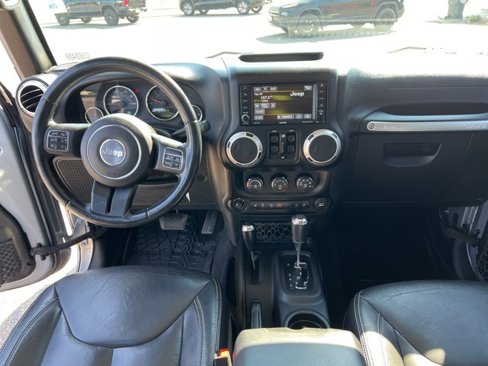 Used 2015 Jeep Wrangler Unlimited Sahara w/ Connectivity Group image 5