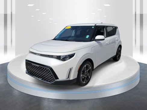 Used 2023 Kia Soul EX image 3