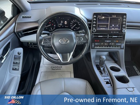 Used 2019 Toyota Avalon XLE image 2