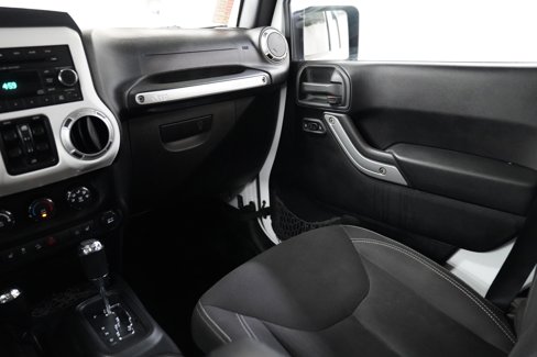 Used 2015 Jeep Wrangler Unlimited Sahara w/ Connectivity Group image 12