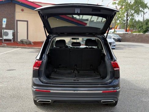 Used 2020 Volkswagen Tiguan SE R-Line image 10