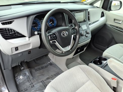 Certified 2019 Toyota Sienna LE image 10