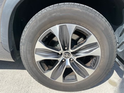Used 2021 Toyota Highlander XLE image 26
