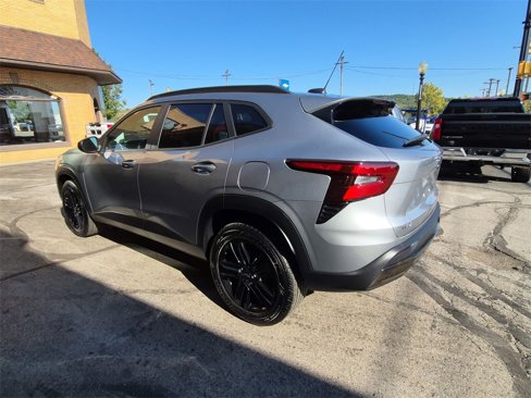 Used 2024 Chevrolet Trax ACTIV w/ Sunroof Package image 13