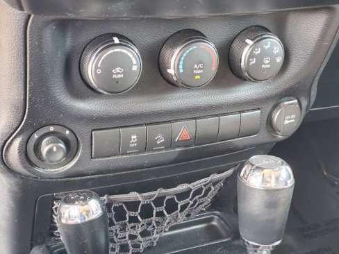 Used 2013 Jeep Wrangler Unlimited Sport image 12