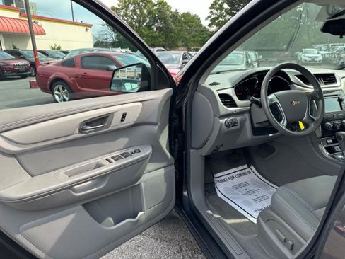Used 2017 Chevrolet Traverse LT image 11