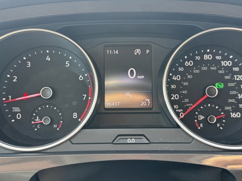 Used 2020 Volkswagen Tiguan SE image 11