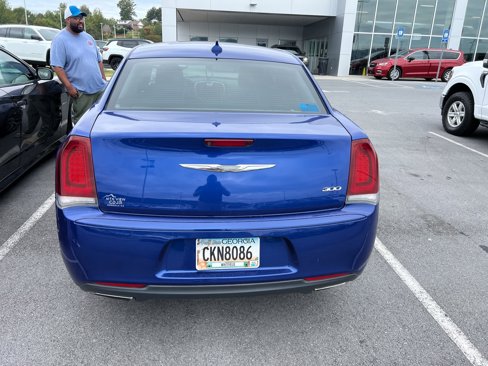 Used 2018 Chrysler 300 Touring w/ Sport Appearance Package image 5