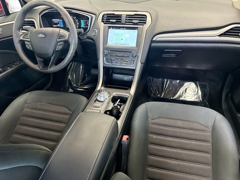 Used 2017 Ford Fusion SE w/ Fusion SE Technology Package image 12
