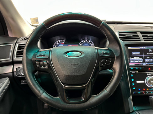 Used 2016 Ford Explorer Platinum image 33