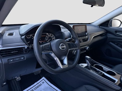 Used 2023 Nissan Altima 2.5 SV image 9