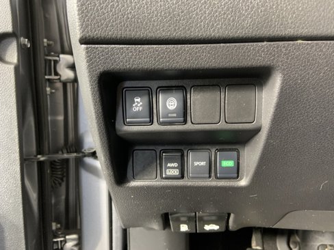 Used 2020 Nissan Rogue Sport SV image 9
