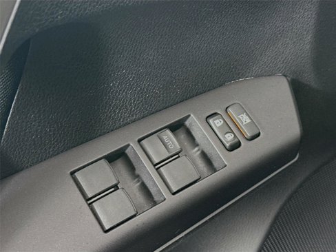 Used 2018 Toyota RAV4 LE image 29